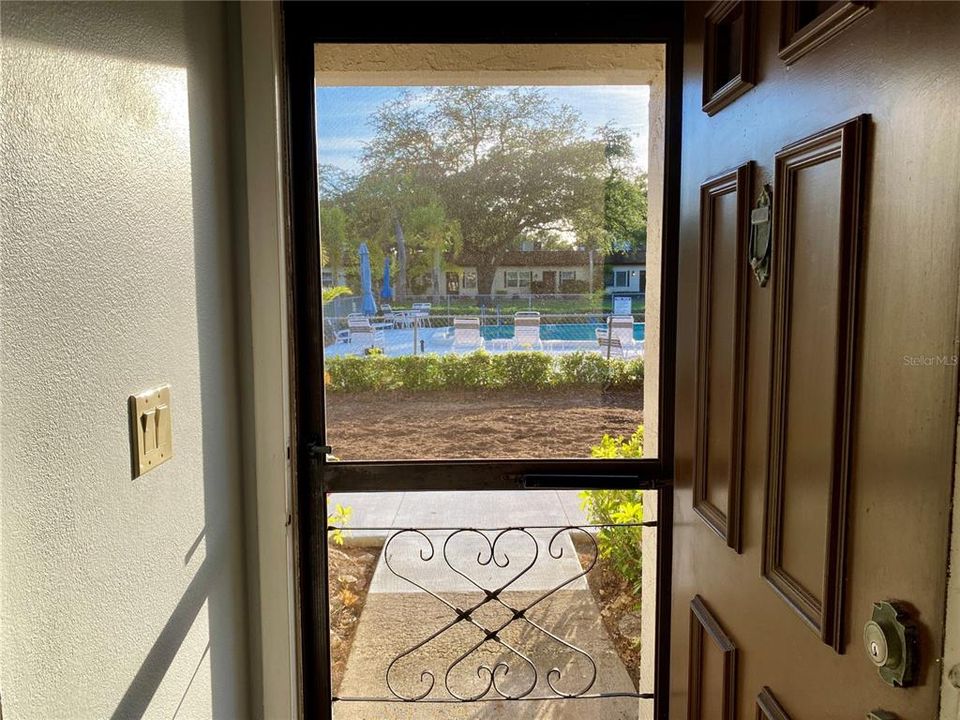 For Sale: $123,000 (2 beds, 1 baths, 806 Square Feet)