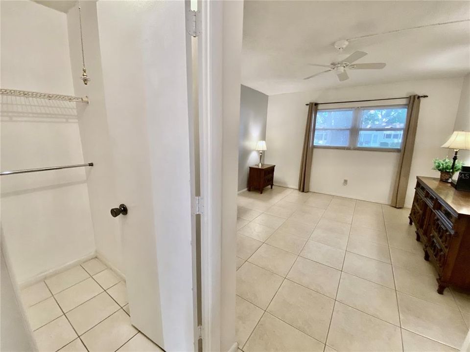 For Sale: $123,000 (2 beds, 1 baths, 806 Square Feet)