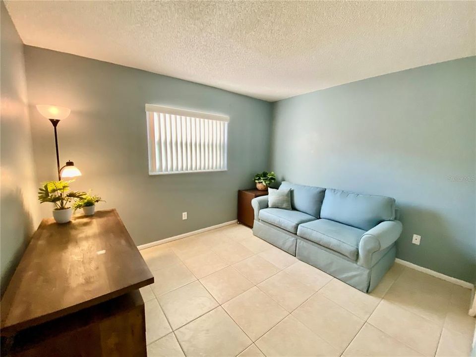 For Sale: $123,000 (2 beds, 1 baths, 806 Square Feet)