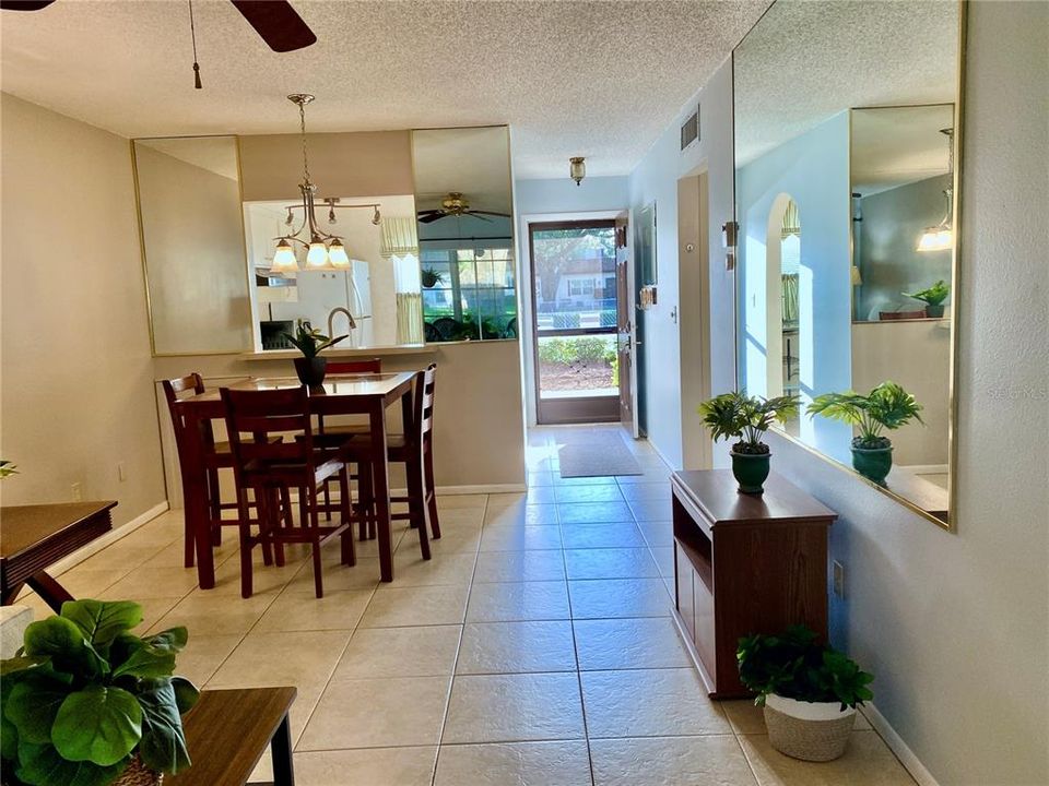 For Sale: $123,000 (2 beds, 1 baths, 806 Square Feet)