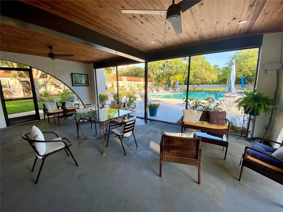 For Sale: $123,000 (2 beds, 1 baths, 806 Square Feet)