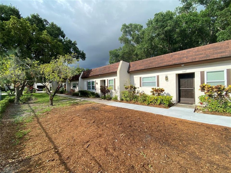 For Sale: $123,000 (2 beds, 1 baths, 806 Square Feet)