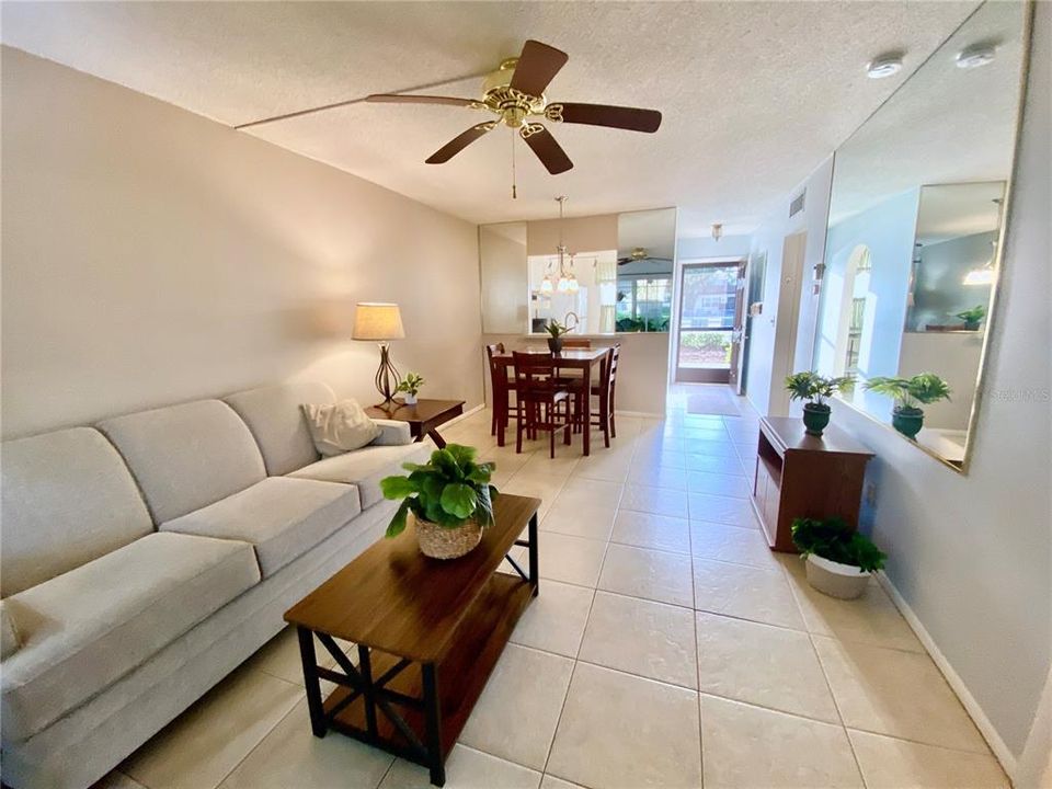 For Sale: $123,000 (2 beds, 1 baths, 806 Square Feet)