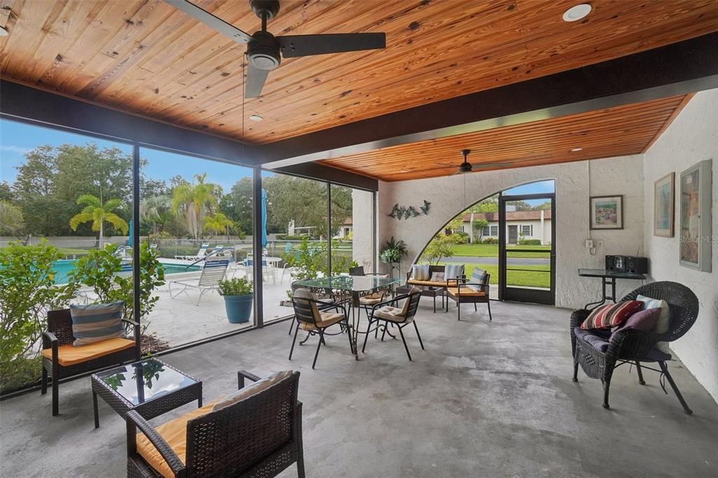 For Sale: $123,000 (2 beds, 1 baths, 806 Square Feet)