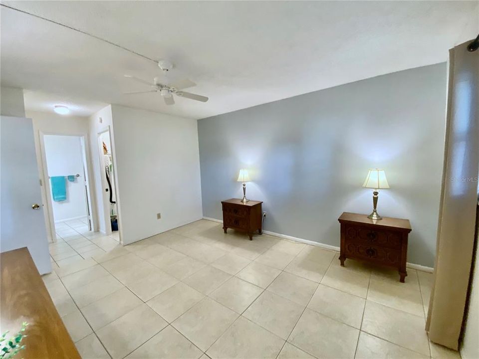 For Sale: $123,000 (2 beds, 1 baths, 806 Square Feet)
