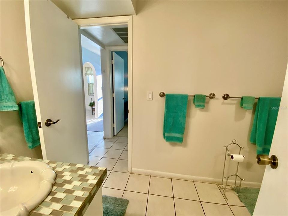 For Sale: $123,000 (2 beds, 1 baths, 806 Square Feet)