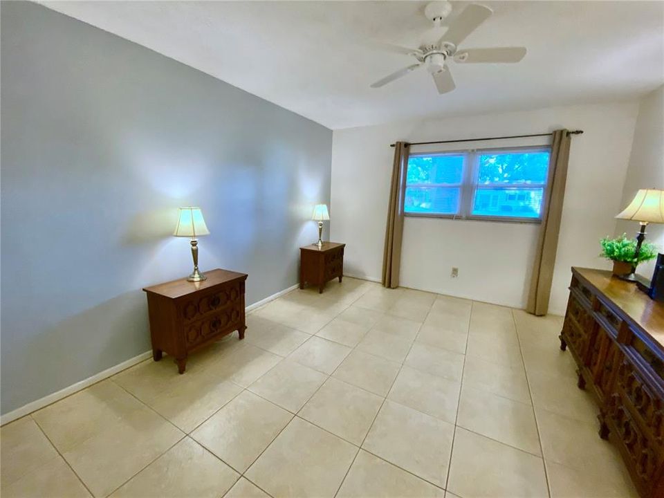 For Sale: $123,000 (2 beds, 1 baths, 806 Square Feet)