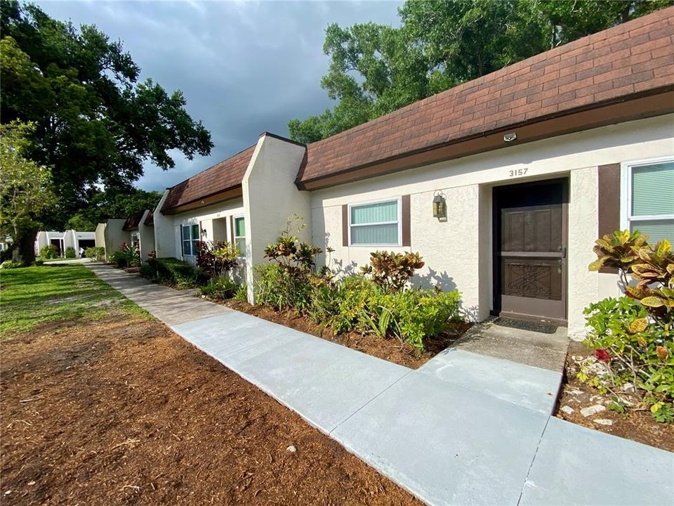 For Sale: $123,000 (2 beds, 1 baths, 806 Square Feet)