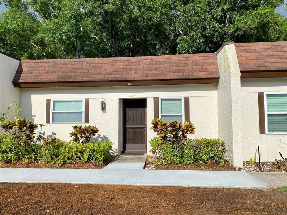 For Sale: $123,000 (2 beds, 1 baths, 806 Square Feet)