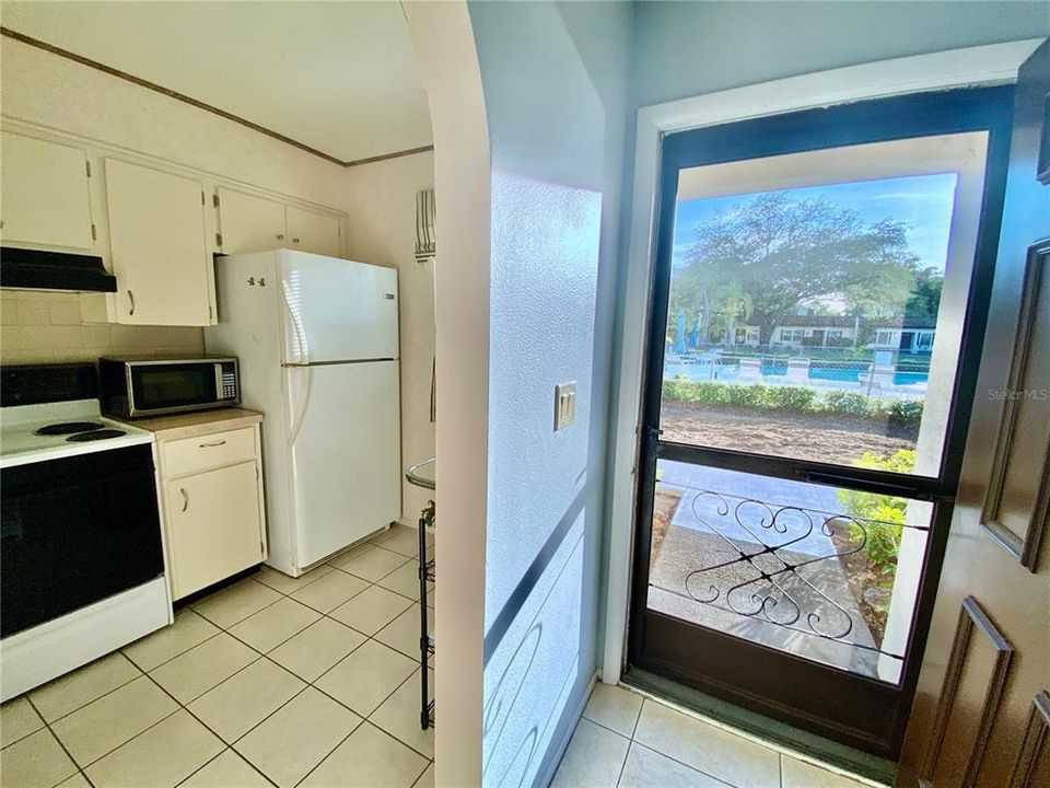For Sale: $123,000 (2 beds, 1 baths, 806 Square Feet)