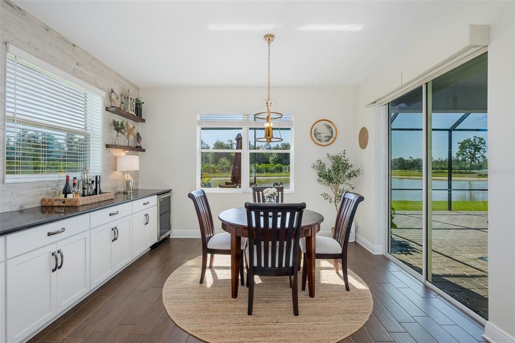 Activo con contrato: $849,999 (4 camas, 3 baños, 2706 Pies cuadrados)