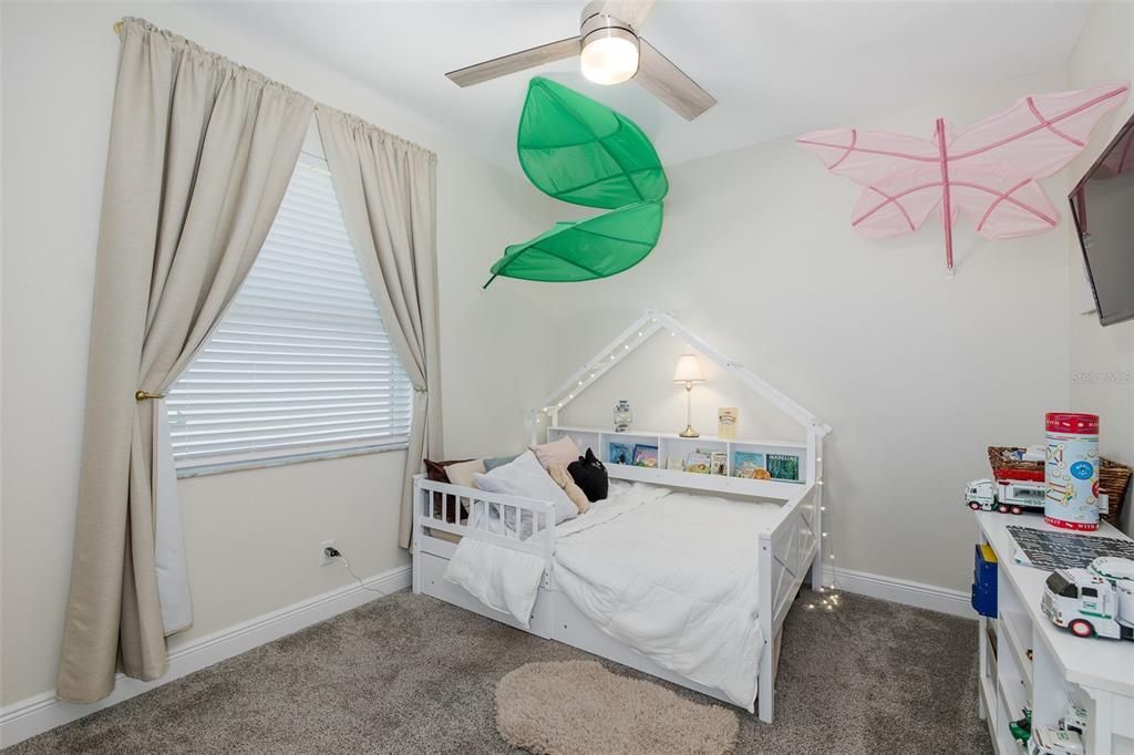 Activo con contrato: $849,999 (4 camas, 3 baños, 2706 Pies cuadrados)