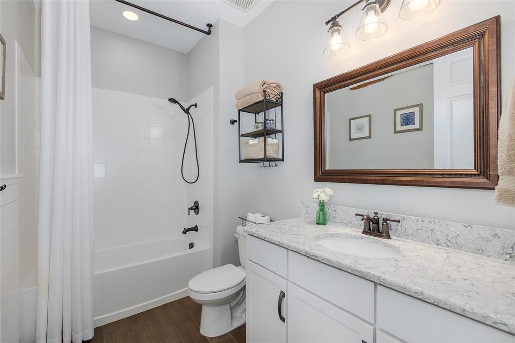 Activo con contrato: $849,999 (4 camas, 3 baños, 2706 Pies cuadrados)