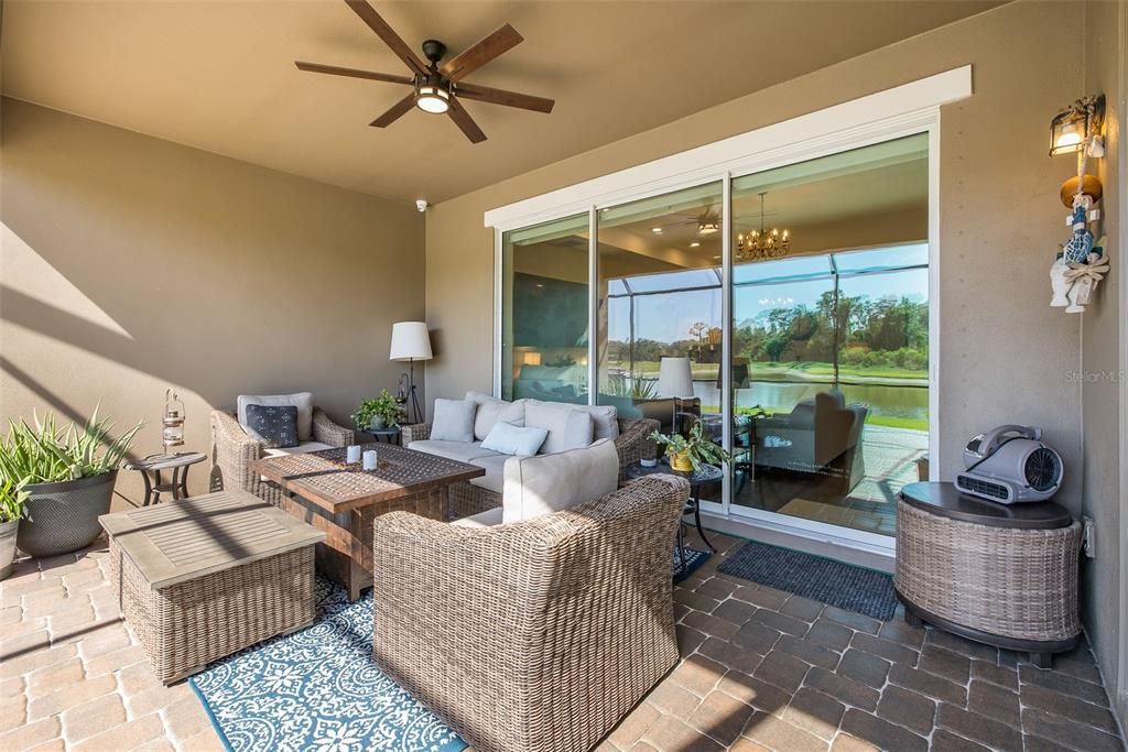 Activo con contrato: $849,999 (4 camas, 3 baños, 2706 Pies cuadrados)
