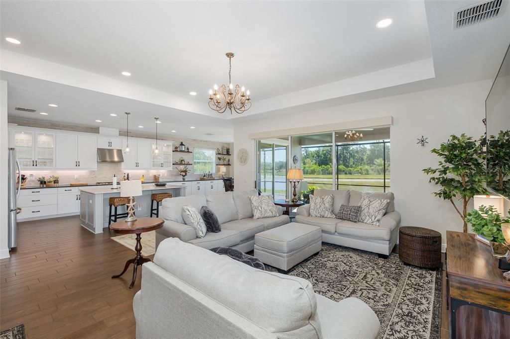 Activo con contrato: $849,999 (4 camas, 3 baños, 2706 Pies cuadrados)