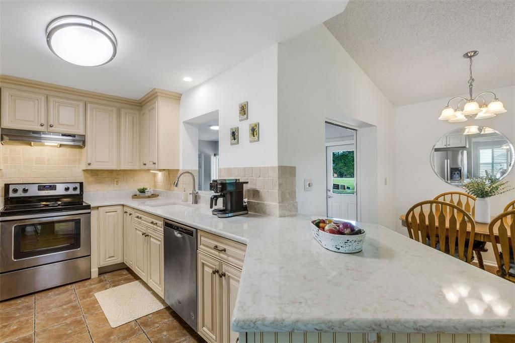 For Sale: $554,000 (2 beds, 2 baths, 1963 Square Feet)