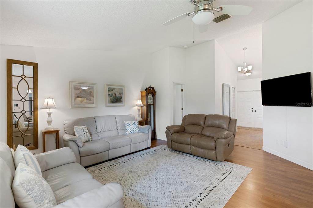 For Sale: $554,000 (2 beds, 2 baths, 1963 Square Feet)