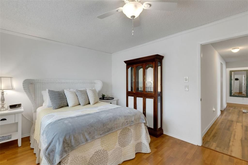 For Sale: $554,000 (2 beds, 2 baths, 1963 Square Feet)