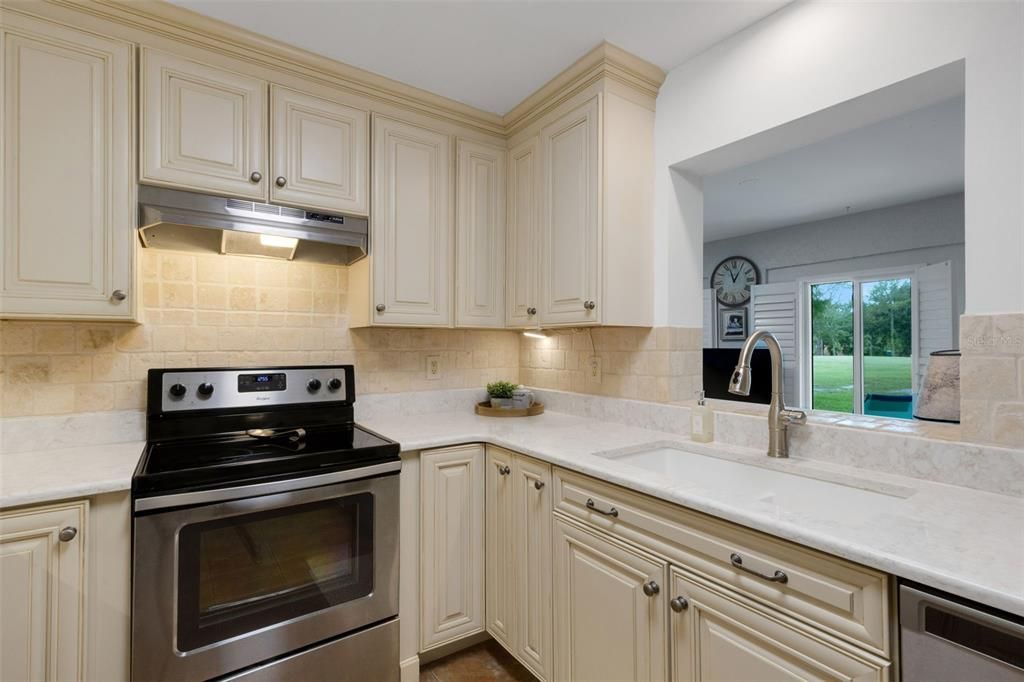 For Sale: $554,000 (2 beds, 2 baths, 1963 Square Feet)