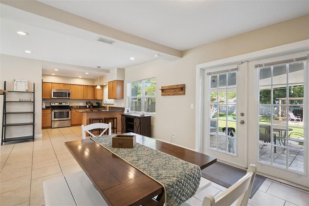 For Sale: $348,000 (3 beds, 2 baths, 1386 Square Feet)
