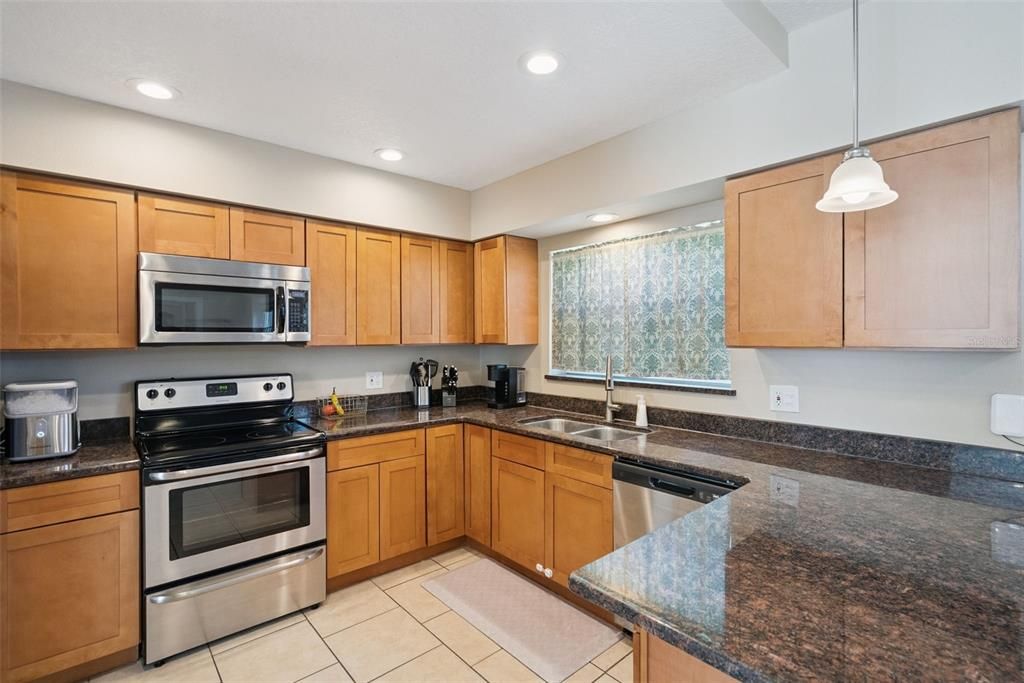 For Sale: $348,000 (3 beds, 2 baths, 1386 Square Feet)