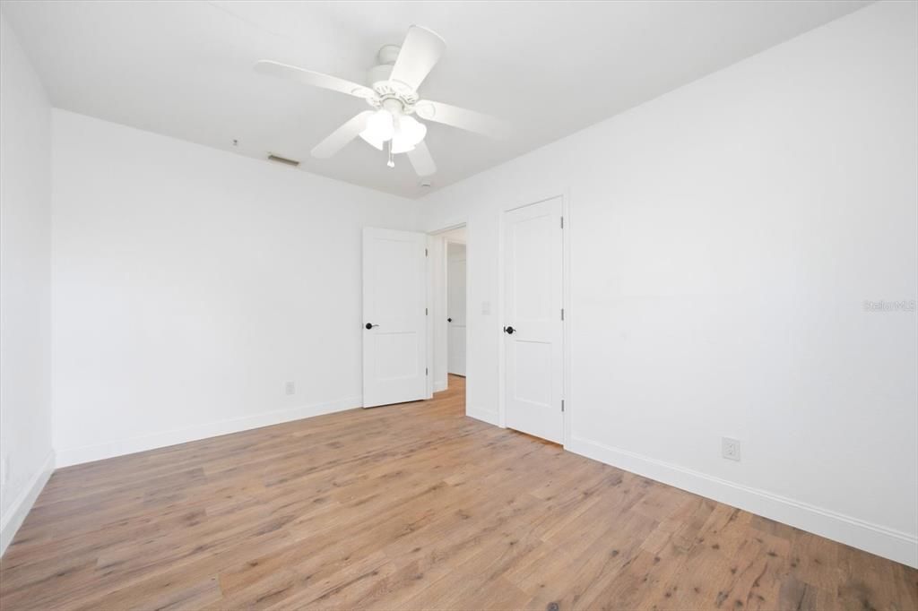For Sale: $348,000 (2 beds, 1 baths, 864 Square Feet)