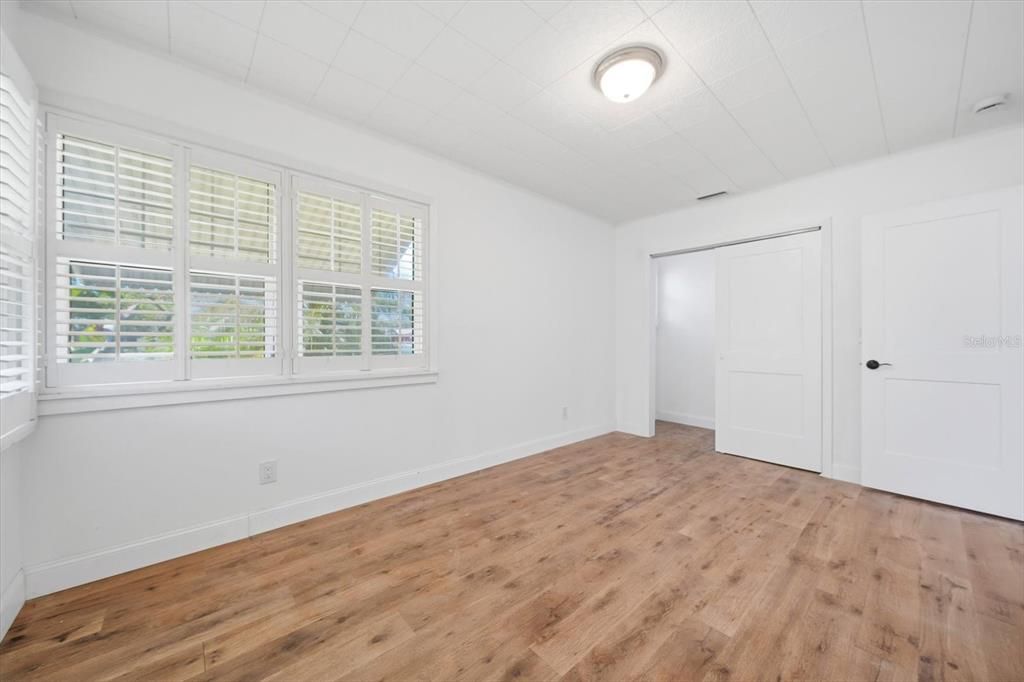 For Sale: $348,000 (2 beds, 1 baths, 864 Square Feet)