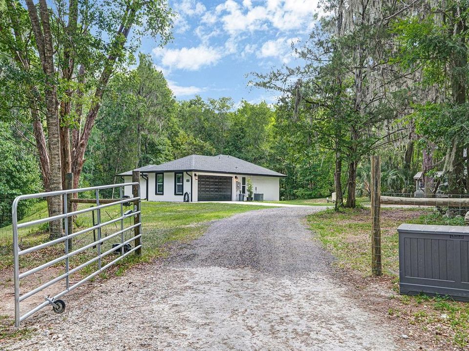 For Sale: $399,900 (3 beds, 2 baths, 1385 Square Feet)