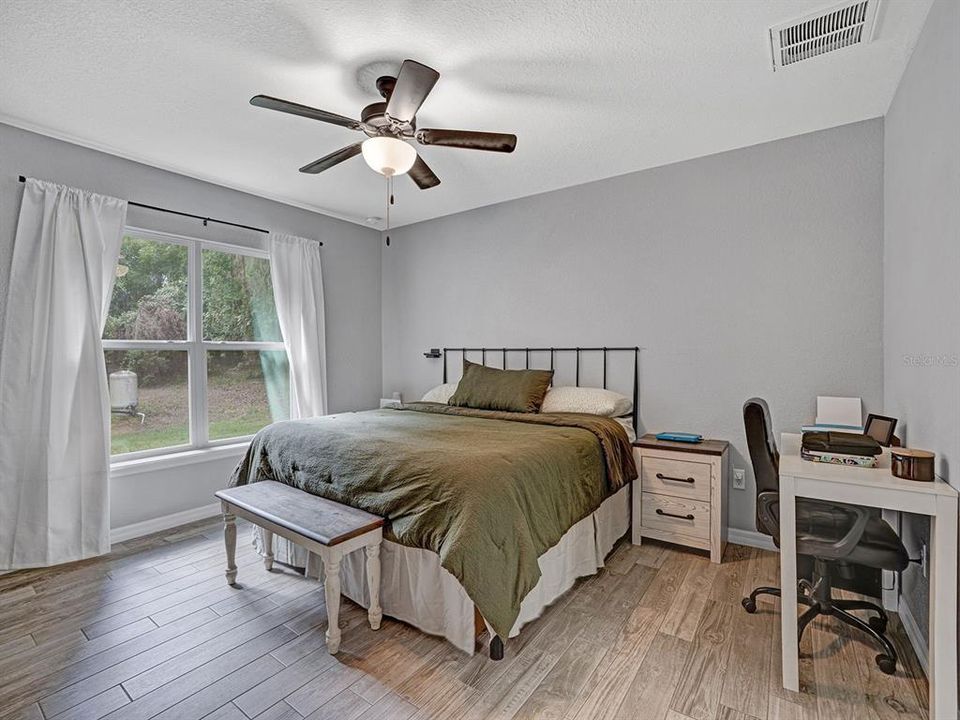 For Sale: $399,900 (3 beds, 2 baths, 1385 Square Feet)