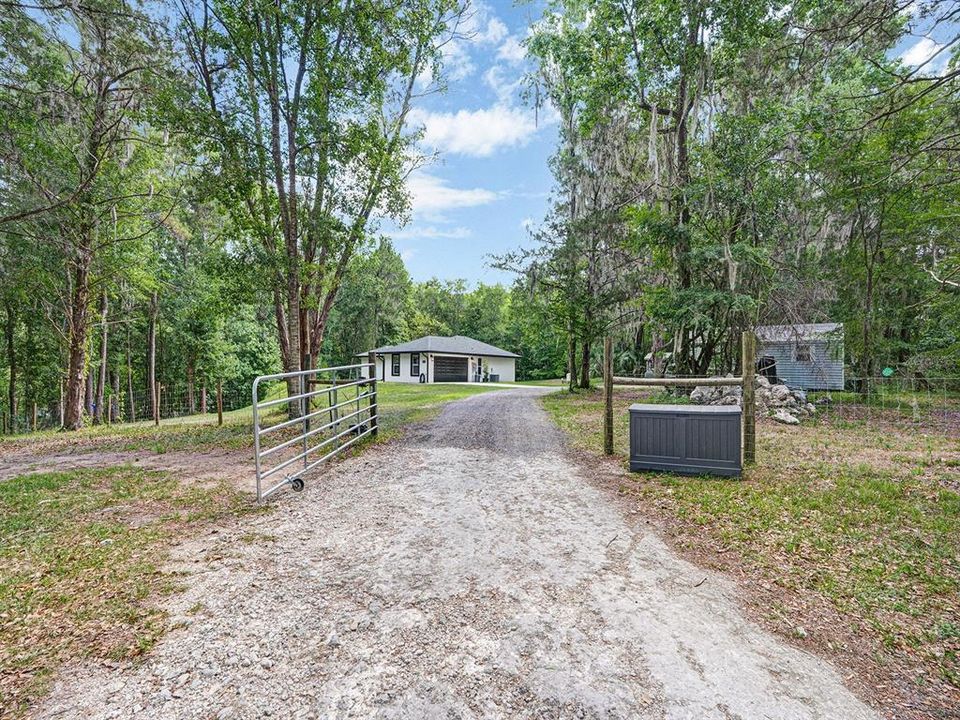 For Sale: $399,900 (3 beds, 2 baths, 1385 Square Feet)