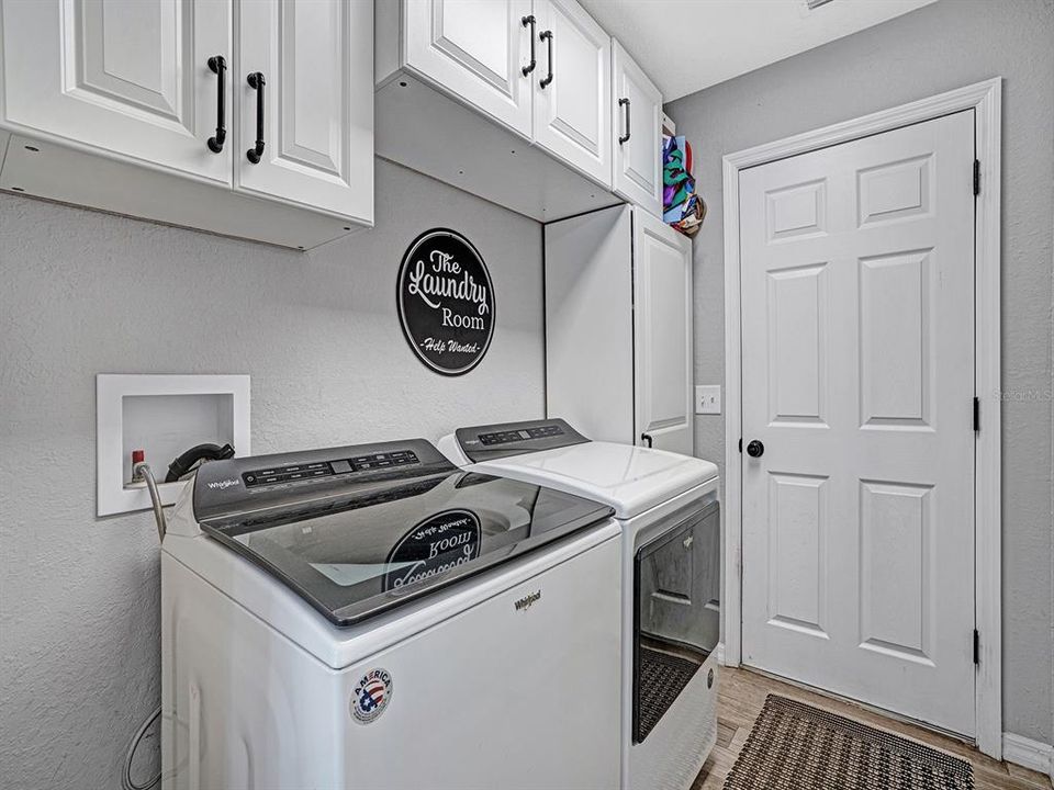 For Sale: $399,900 (3 beds, 2 baths, 1385 Square Feet)