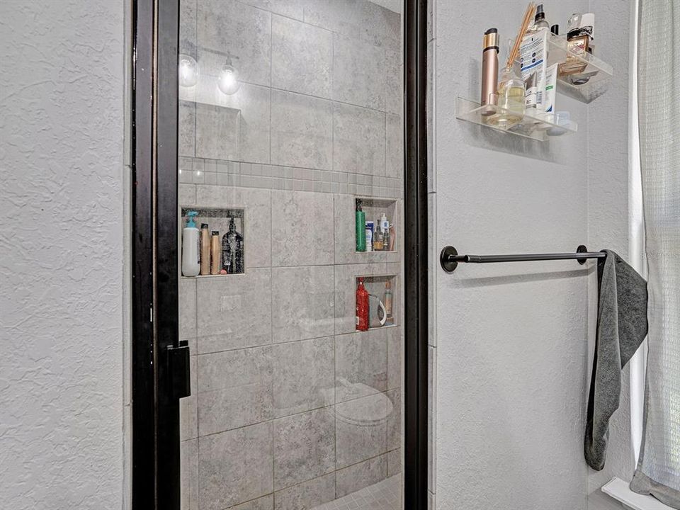 For Sale: $399,900 (3 beds, 2 baths, 1385 Square Feet)