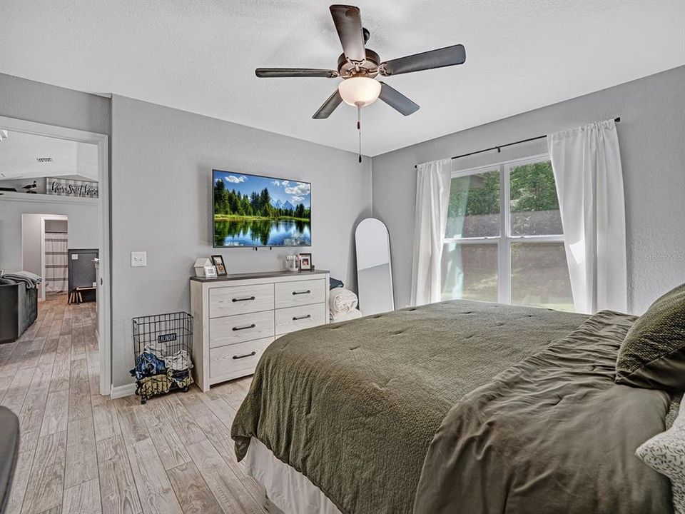 For Sale: $399,900 (3 beds, 2 baths, 1385 Square Feet)