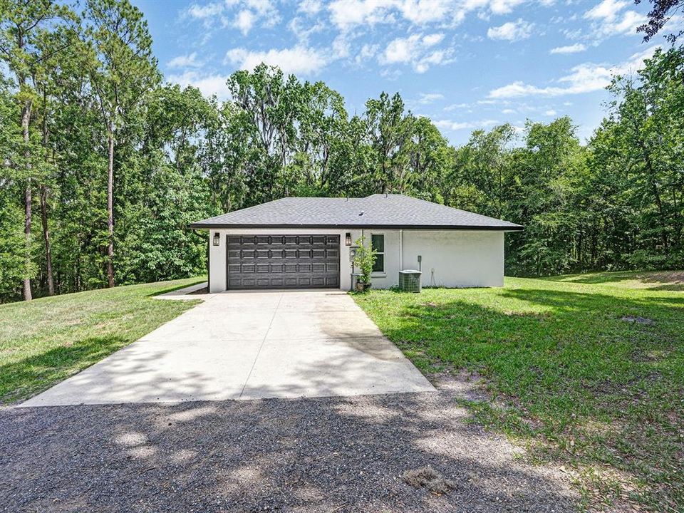 For Sale: $399,900 (3 beds, 2 baths, 1385 Square Feet)