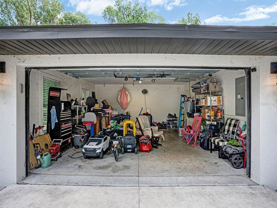 For Sale: $399,900 (3 beds, 2 baths, 1385 Square Feet)