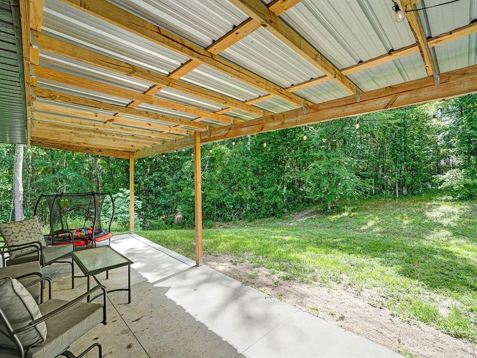For Sale: $399,900 (3 beds, 2 baths, 1385 Square Feet)