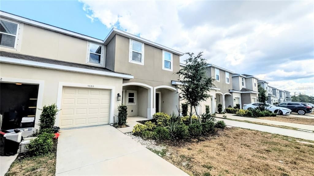 For Rent: $2,350 (3 beds, 2 baths, 1373 Square Feet)