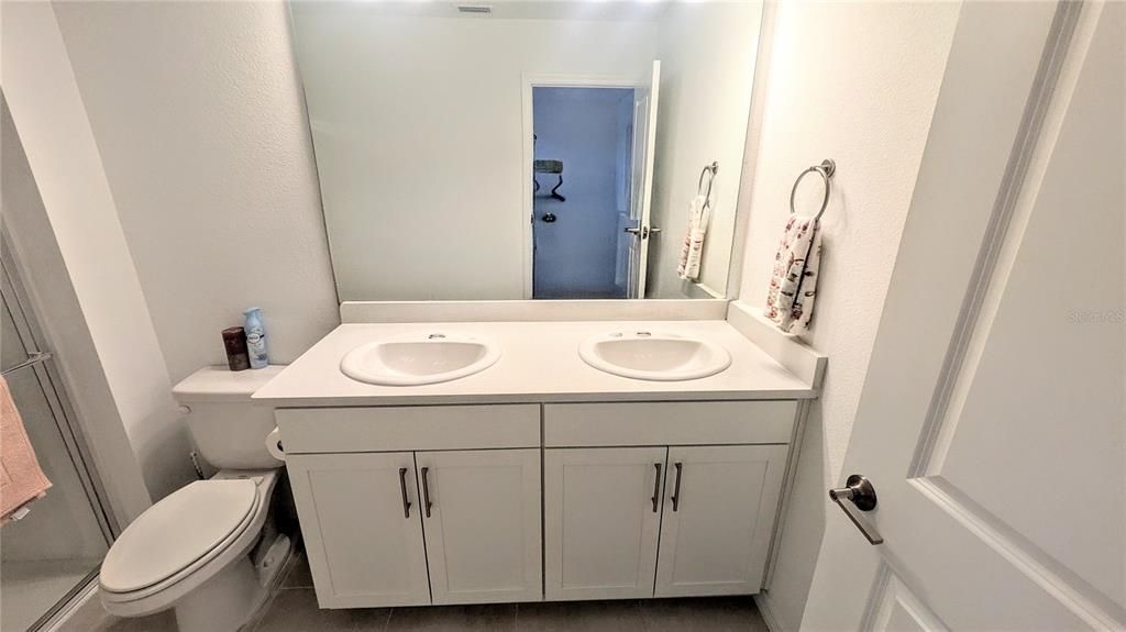 For Rent: $2,350 (3 beds, 2 baths, 1373 Square Feet)