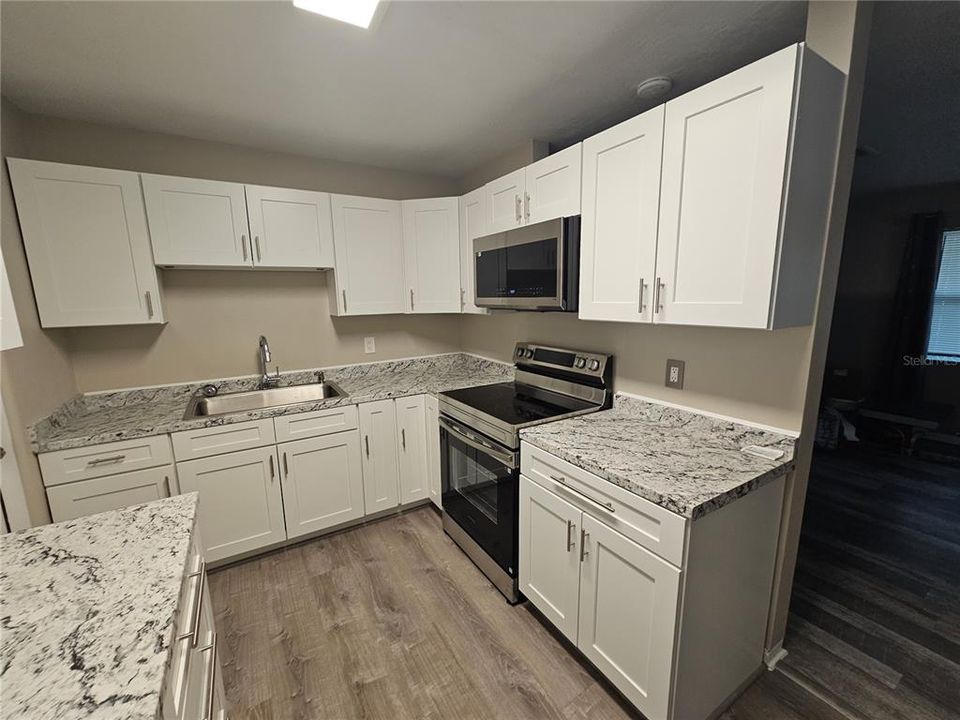 For Rent: $1,300 (2 beds, 1 baths, 960 Square Feet)