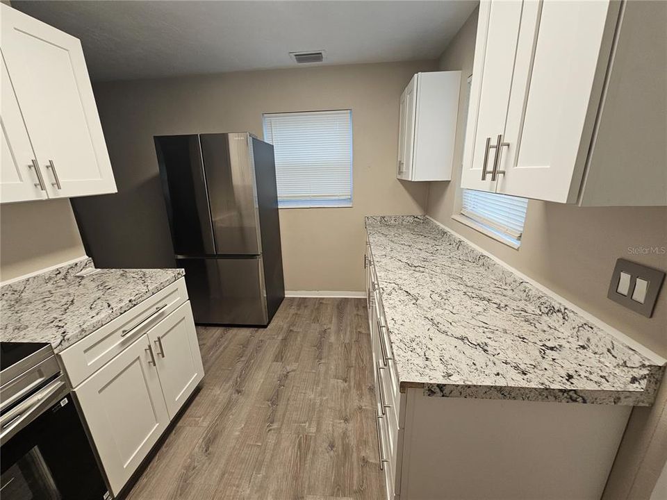 For Rent: $1,300 (2 beds, 1 baths, 960 Square Feet)