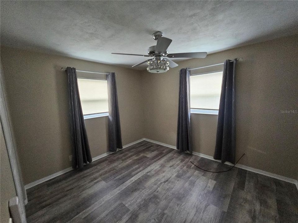 For Rent: $1,300 (2 beds, 1 baths, 960 Square Feet)