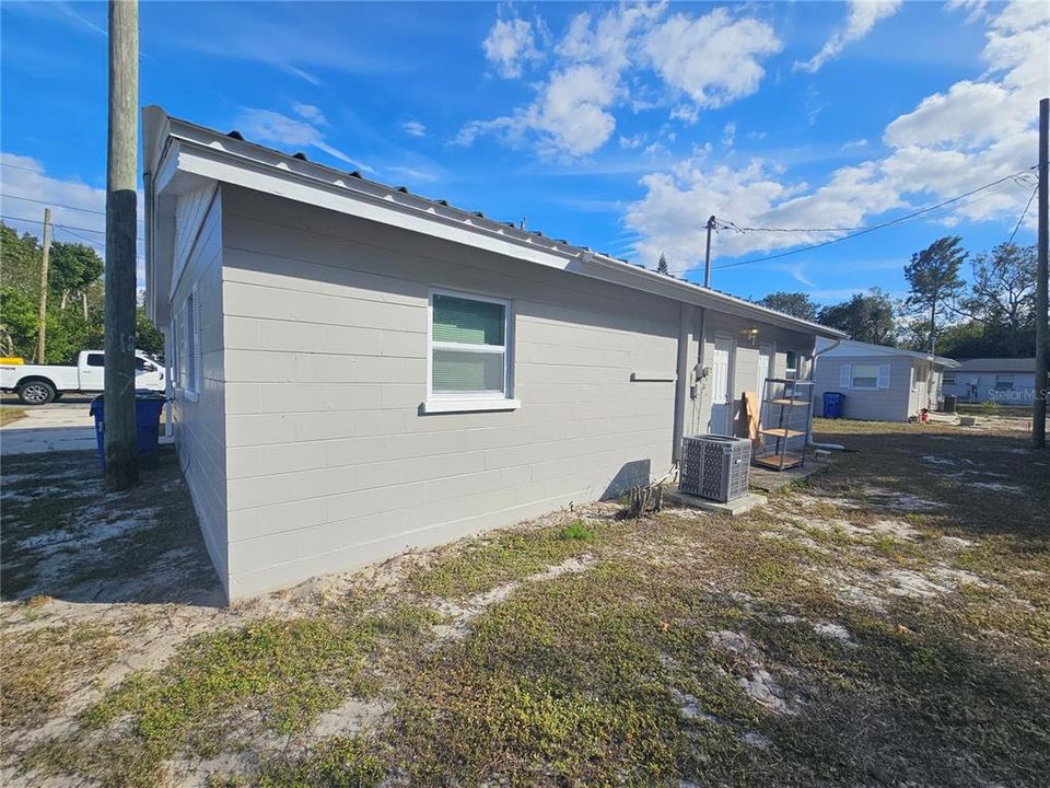 For Rent: $1,300 (2 beds, 1 baths, 960 Square Feet)