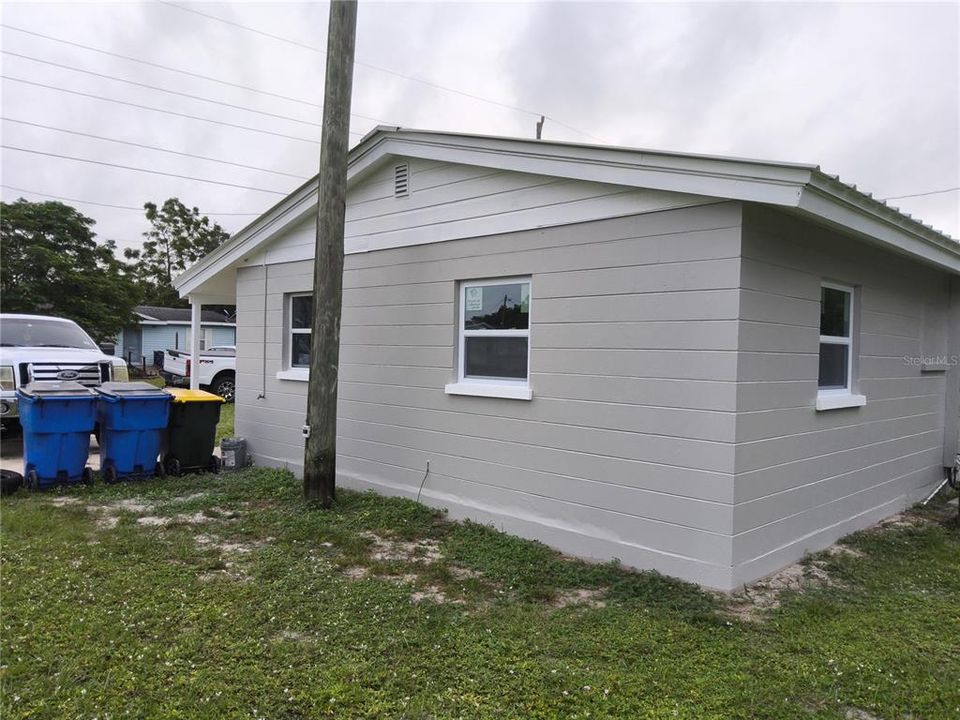 For Rent: $1,300 (2 beds, 1 baths, 960 Square Feet)