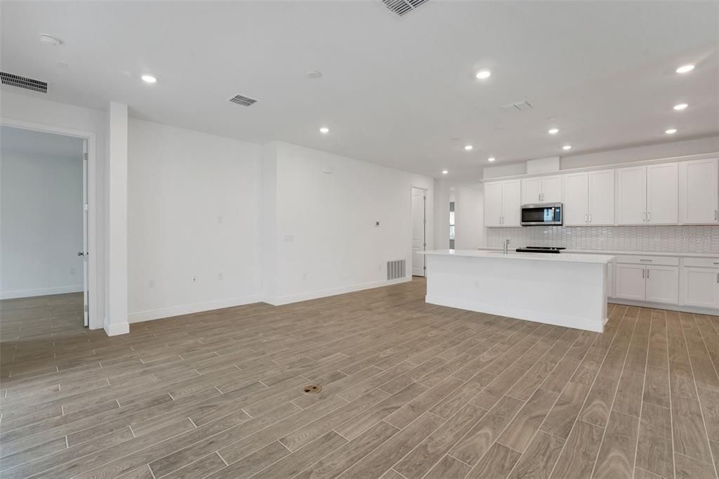 Activo con contrato: $319,990 (2 camas, 2 baños, 1812 Pies cuadrados)