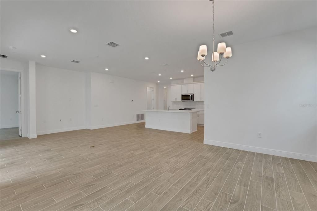 Activo con contrato: $319,990 (2 camas, 2 baños, 1812 Pies cuadrados)