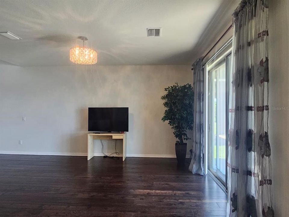 En Venta: $385,000 (3 camas, 2 baños, 2660 Pies cuadrados)