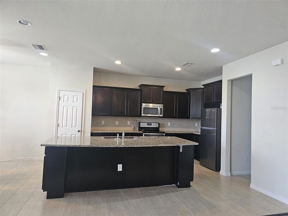 En Venta: $385,000 (3 camas, 2 baños, 2660 Pies cuadrados)