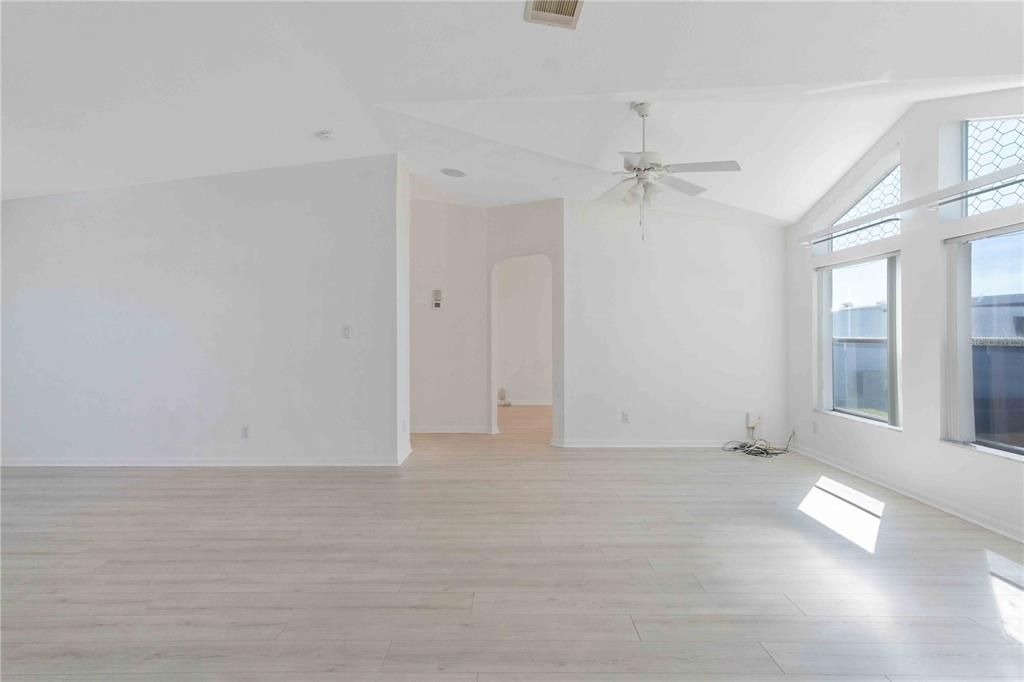En Venta: $189,900 (2 camas, 2 baños, 1368 Pies cuadrados)