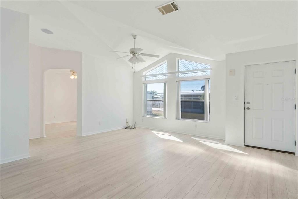 En Venta: $189,900 (2 camas, 2 baños, 1368 Pies cuadrados)