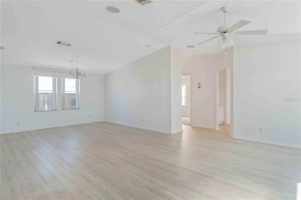 En Venta: $189,900 (2 camas, 2 baños, 1368 Pies cuadrados)